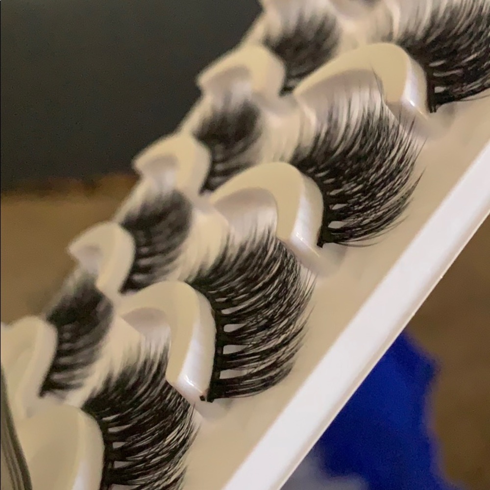 False lashes - Picture 3 of 3